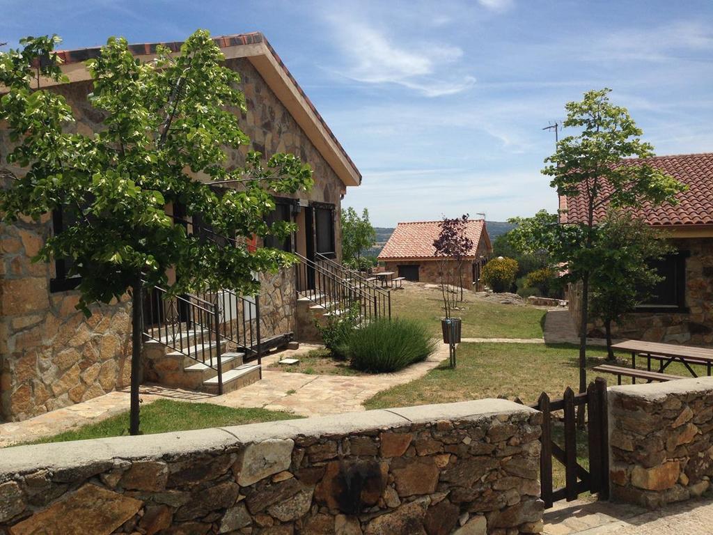 Гостевой дом Las Casitas De La Poza Гаргантилья-дель-Лосоя Экстерьер фото