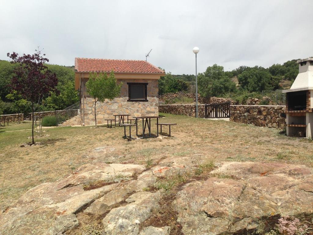 Гостевой дом Las Casitas De La Poza Гаргантилья-дель-Лосоя Экстерьер фото