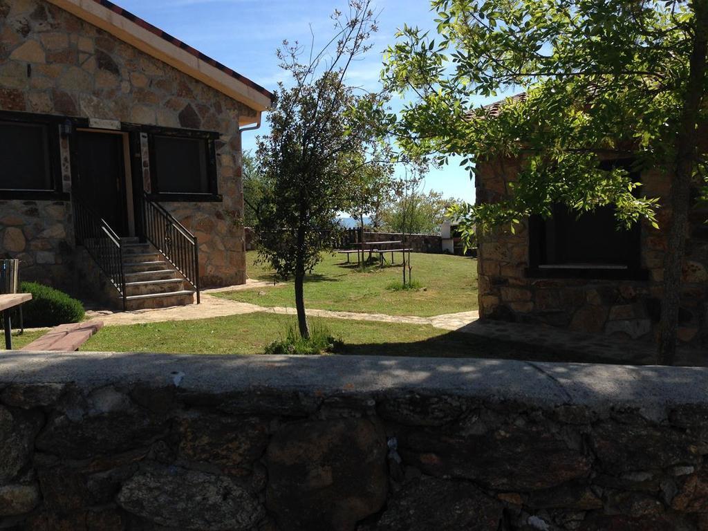 Гостевой дом Las Casitas De La Poza Гаргантилья-дель-Лосоя Экстерьер фото